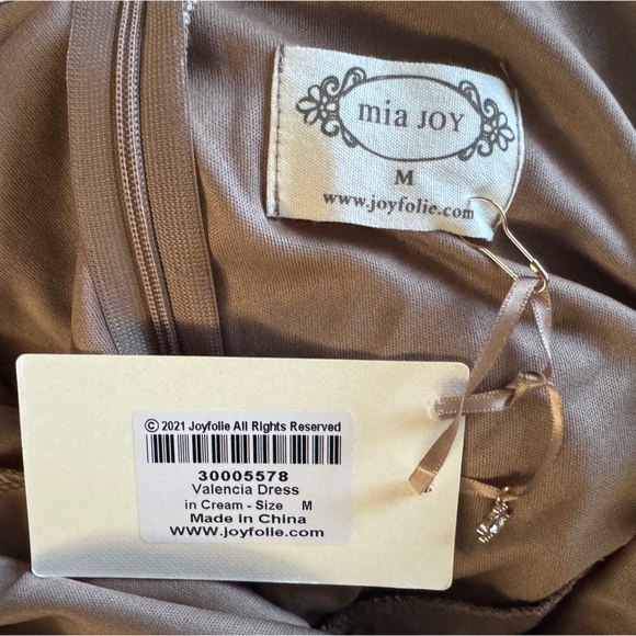 🍦Valencia Embroidered Floral Maxi Dress in Cream size M, NWT✨ - Picture 6 of 10